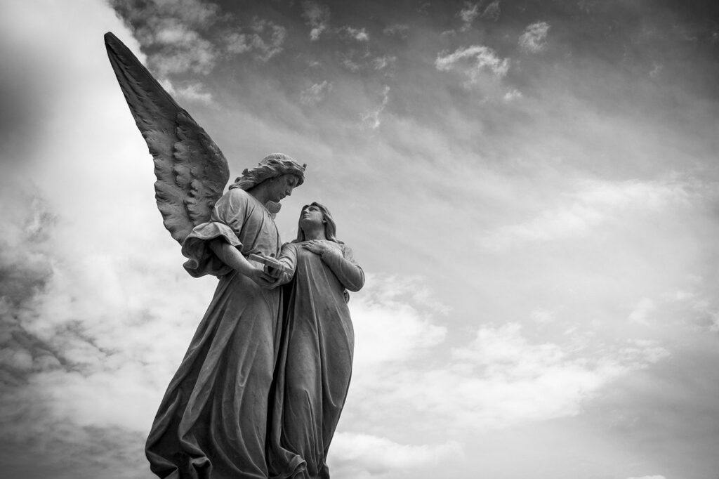 Engel Statue Engelszahl 333 Bedeutung für die Liebe
