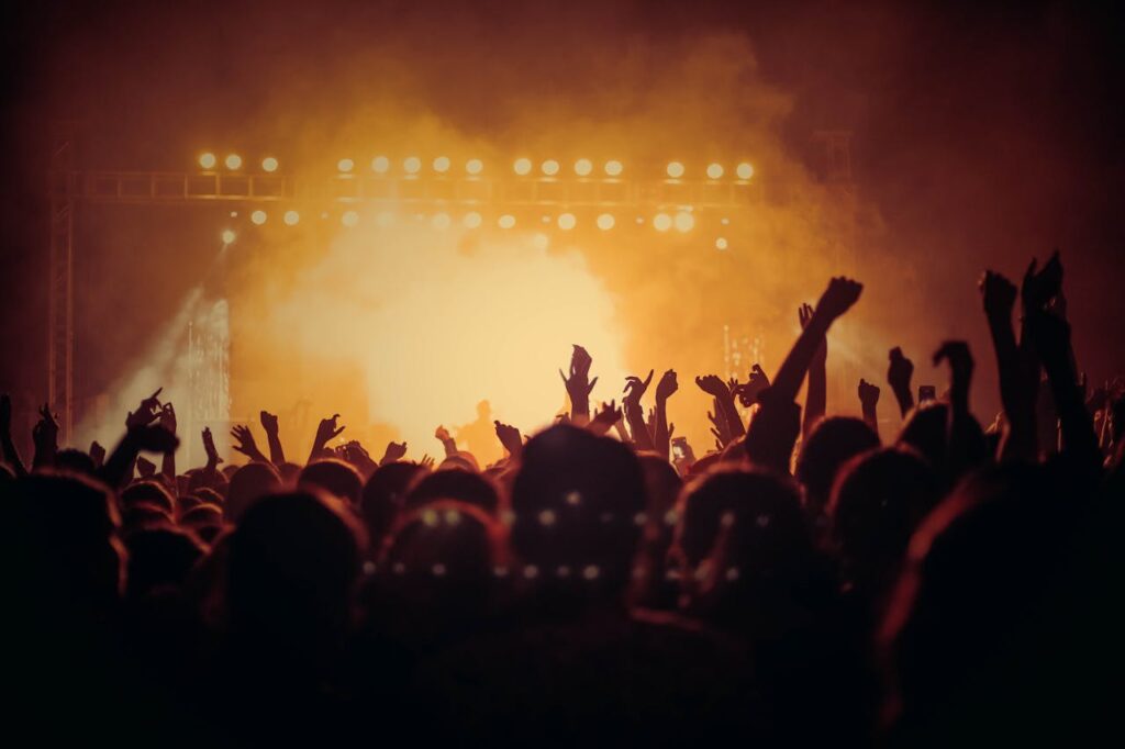 Musik Konzert Publikum Wenn Gitarren Geschichte schreiben Wie Rockmusik Generationen verändert hat